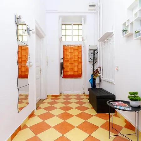 3bdr Spacious Getaway By Nw * Будапешт