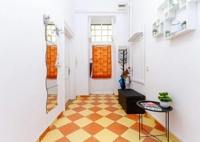 3bdr Spacious Getaway By Nw * Budapest