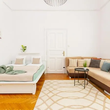 3bdr Spacious Getaway By Nw 아파트 부다페스트